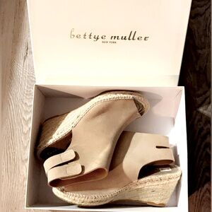 NIB Bettye Muller, Espadrille Sling Wedges, Stone Suede/Woven Straw, Sz 9